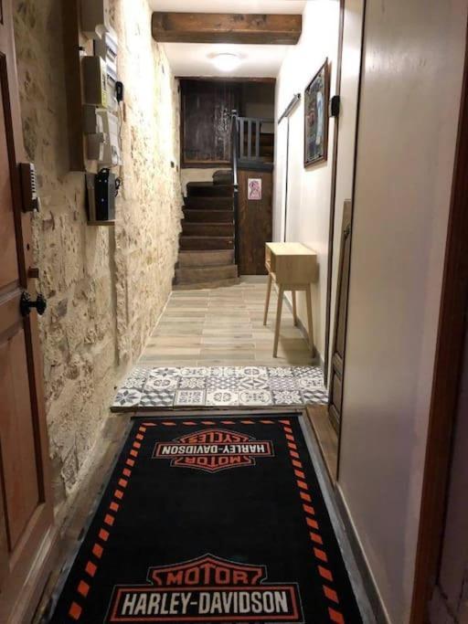 Suite De Charme Au Pied De La Cathedrale Laon Bagian luar foto