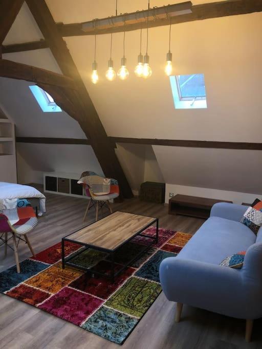 Suite De Charme Au Pied De La Cathedrale Laon Bagian luar foto