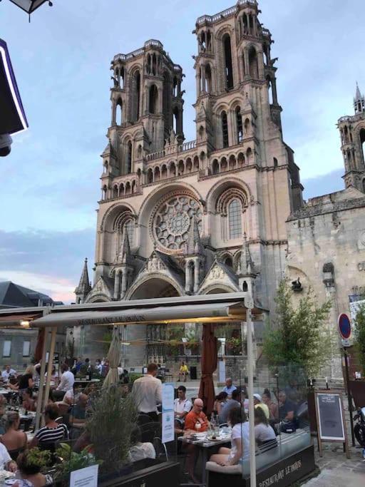 Suite De Charme Au Pied De La Cathedrale Laon Bagian luar foto