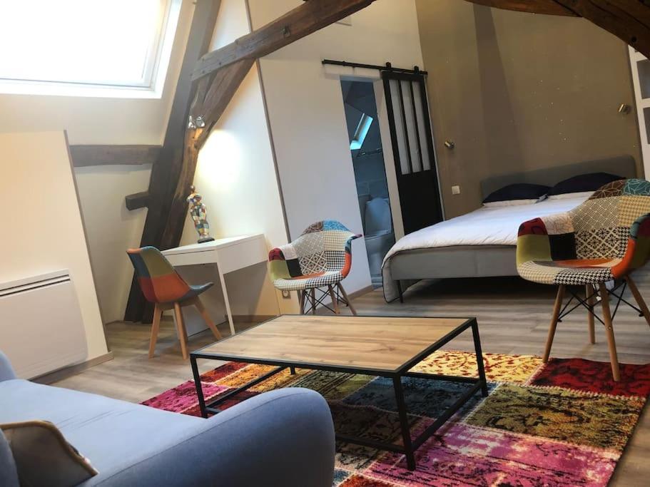 Suite De Charme Au Pied De La Cathedrale Laon Bagian luar foto