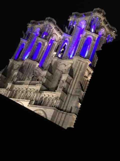 Suite De Charme Au Pied De La Cathedrale Laon Bagian luar foto