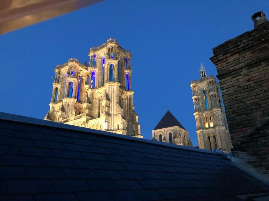 Suite De Charme Au Pied De La Cathedrale Laon Bagian luar foto